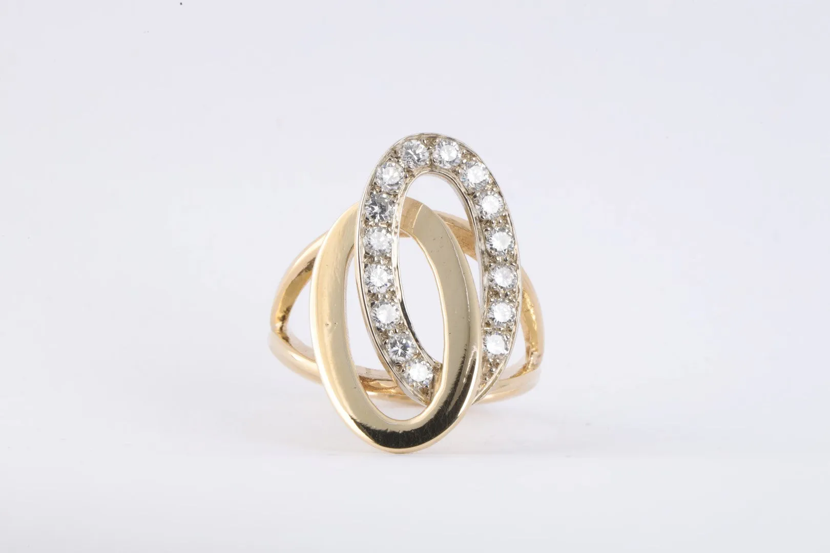 14k Two-Tone Gold 0.60tcw Diamond Interlocking Oval Ring Size 7 (4.86g.)