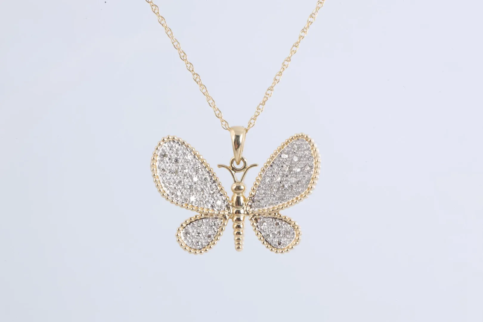 18" 14k Two-Tone Gold 0.50tcw Diamond Butterfly Pendant Necklace (3.22g.)