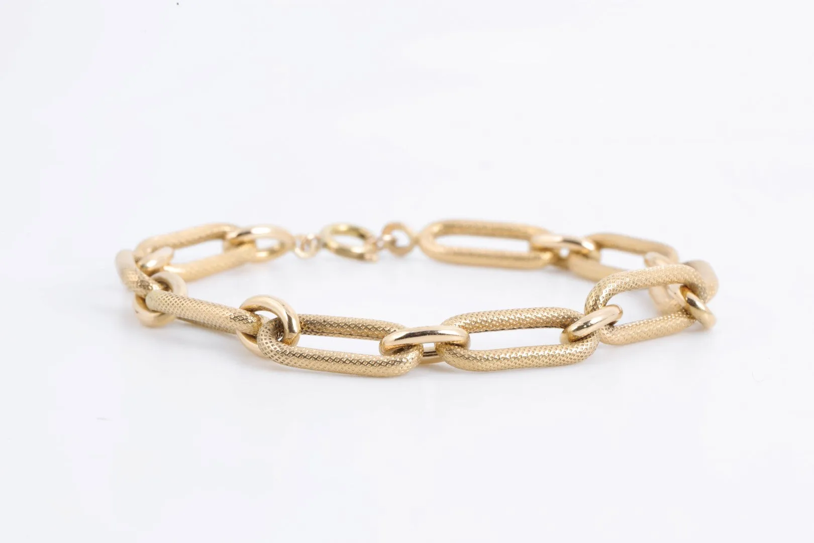 8" 18k Yellow Gold Textured Link Bracelet (8.00g.)