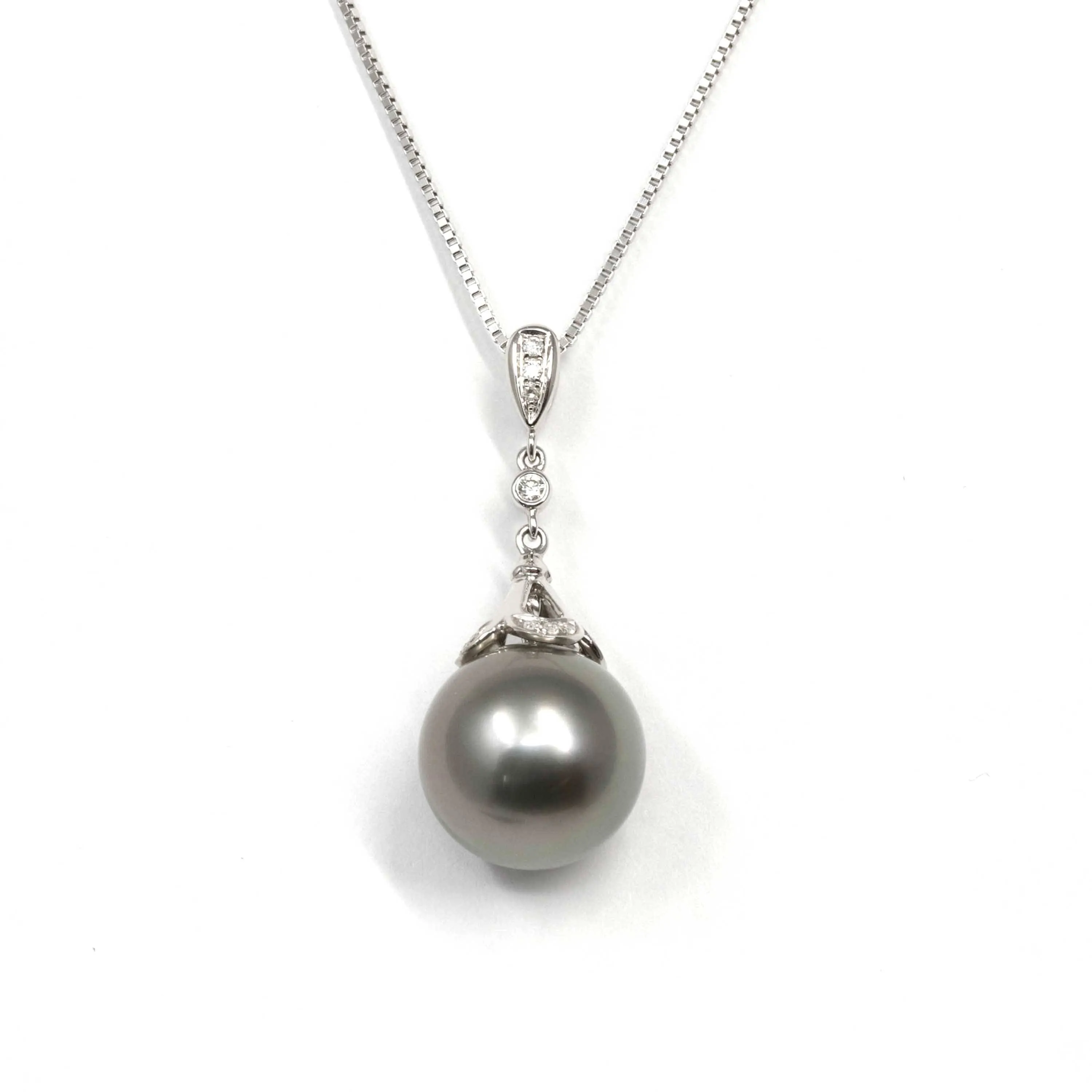 Baikalla Jewelry? 18k Gold Round Black Tahitian South Sea Cultured Pearl & Diamond Pendant Necklace for Women in AAA Quality