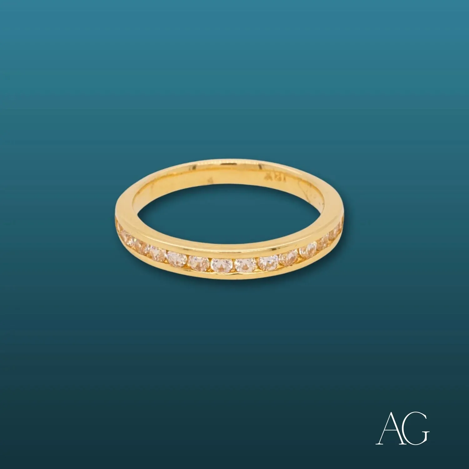 Essence of Radiance: The 18k Gold Ring Adorned with CZ