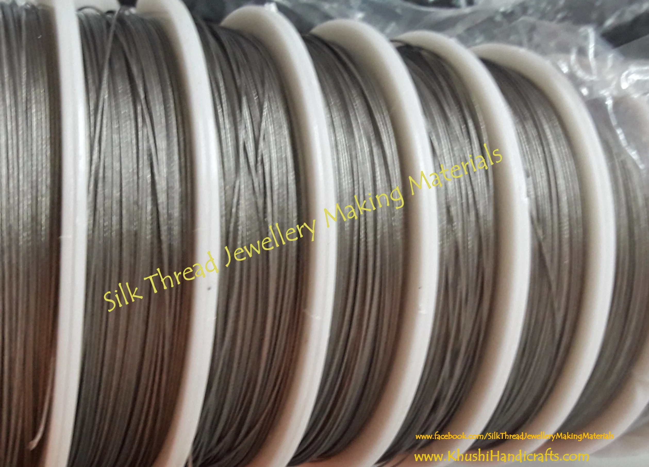 Gear Wire in Gold and Silver.Sold as a single roll!