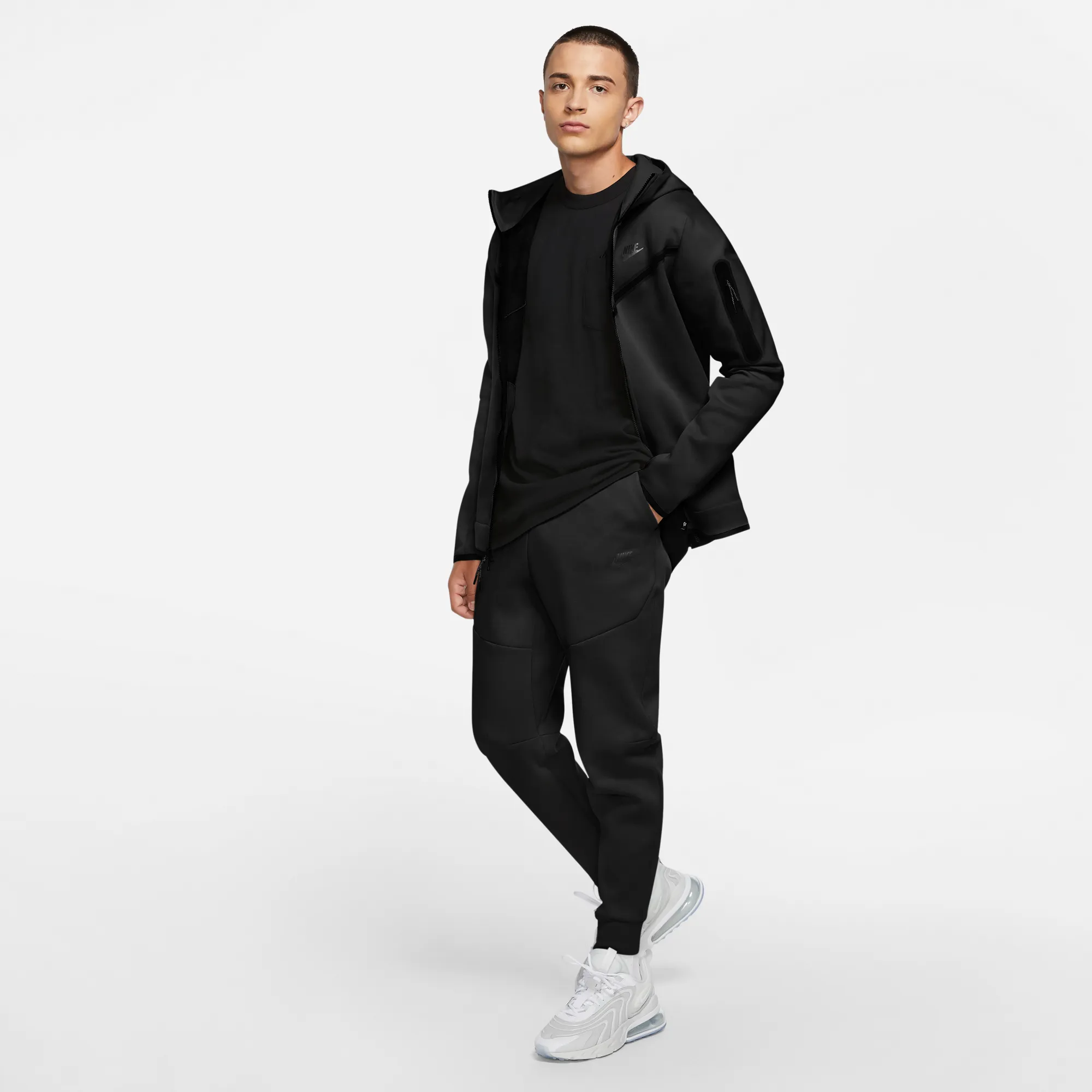 NIKE SPORTSWEAR TECH FLEECE