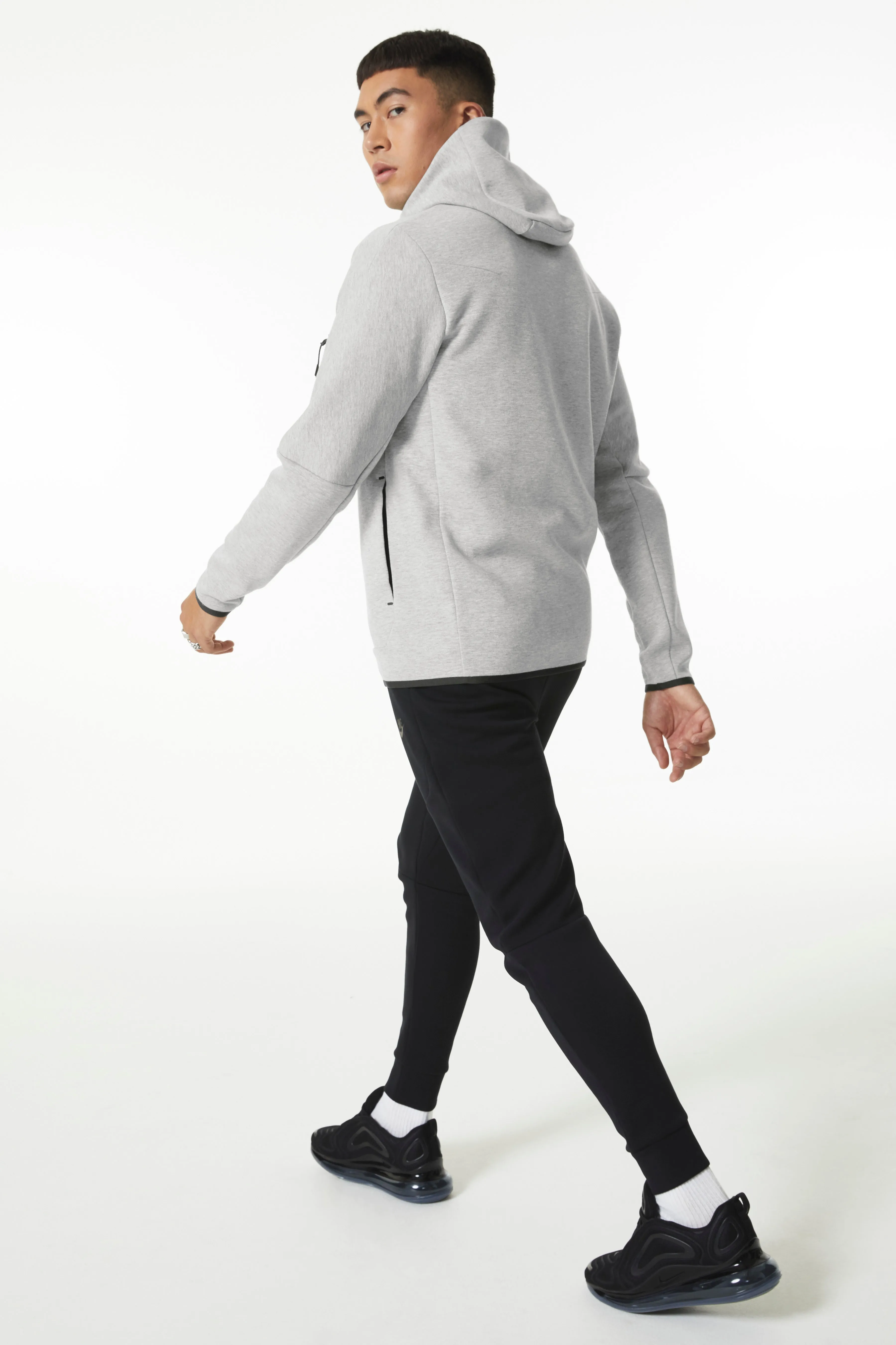 NIKE SPORTSWEAR TECH FLEECE