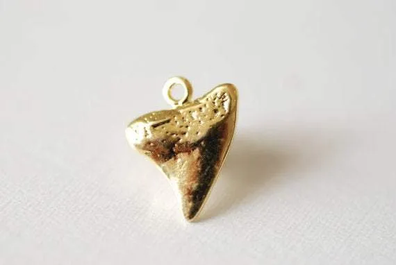 Sterling Silver Wholesale  Shark tooth - 925 silver, animal tooth charm, Gold or silver Shark tooth Charm Pendant,  Bulk, Beads, 73